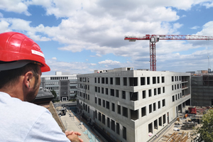  Bauleiter Johannes Vorndran überblickt seine Baustelle. 