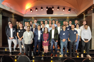  Folgende Konsortialpartner beteiligten sich an dem Projekt: Hottgenroth Software AG (Verbundkoordinator), A+S Consult, Elevait, eTASK Immobilien Software, Fraunhofer Heinrich-Hertz-Institut (HHI), NT.AG, planen-bauen 4.0, Ruhr-Universität Bochum (Lehrstuhl für Informatik im Bauwesen) und Schüßler-Plan. 