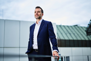  Dominik Hartmann, Co-CEO OneQrew. 