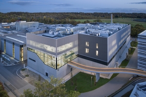 Das neue Hilti Innovationszentrum für Brandschutz und Verbunddübel vereint architektonisch die unterschiedlichen Nutzungsarten in einem funktional-modernen Human-Centered Design. 