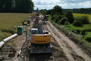  <div class="bildtext">Feickert Leitungsbau im freien Gelände.</div> 